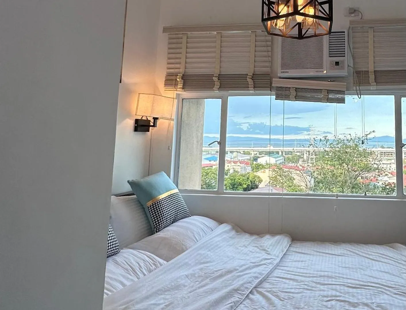 Studio One Condominium, Alabang - Bluu - Fiber Wi-Fi, Netflix-Ready モンテンルパ アパートホテル